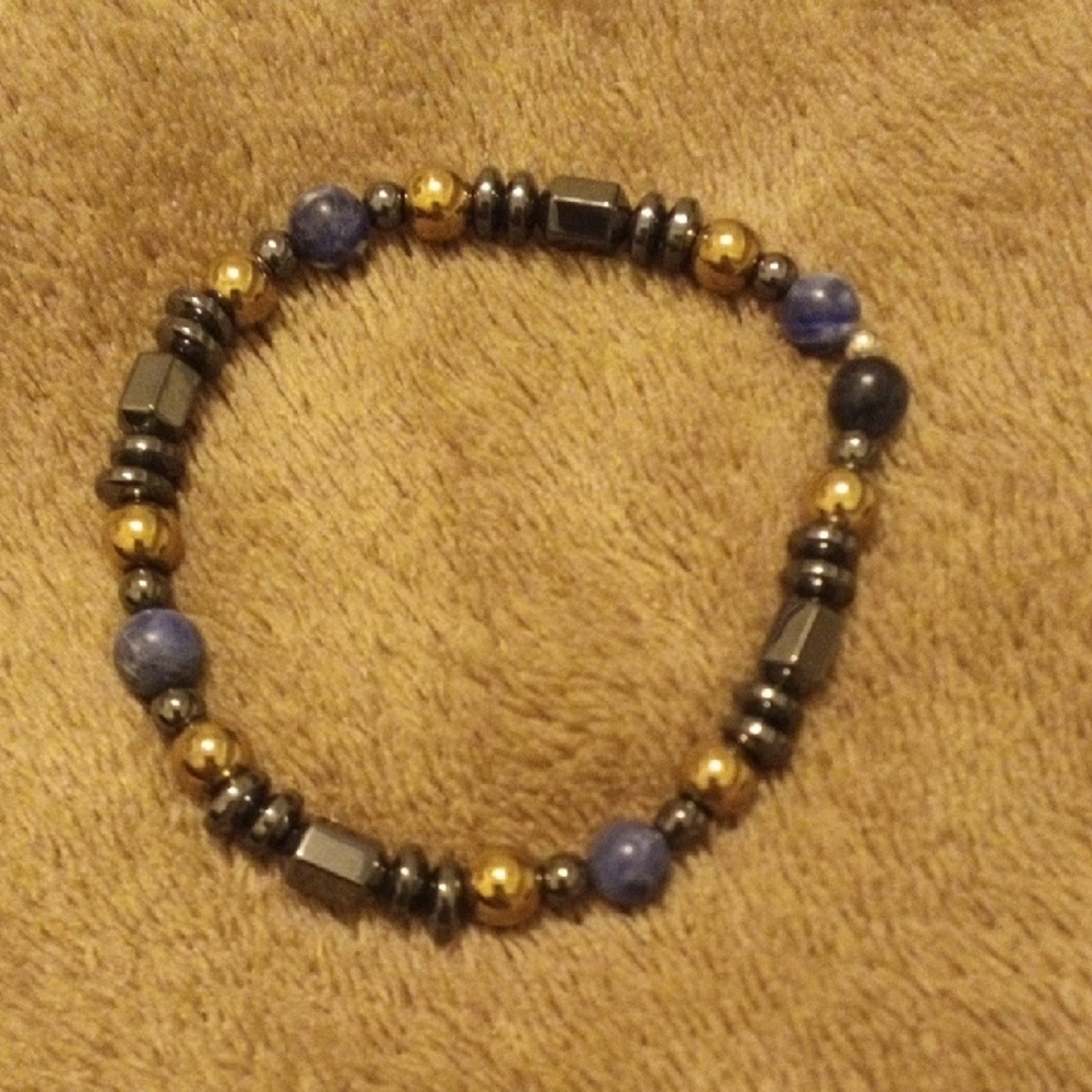 Sophisticated Gold and Blue Beaded Bracelet